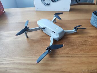 Dron DJI Mini SE Fly More Combo - 5