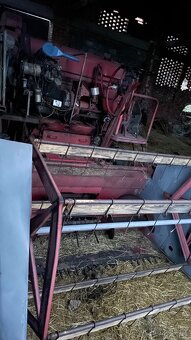 Pojizdný kombajn Massey Ferguson - 5