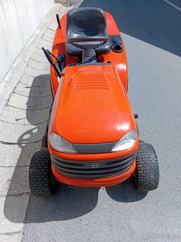 Prodám zahradní traktor Husqvarna 17.5Hp Hydro - 5