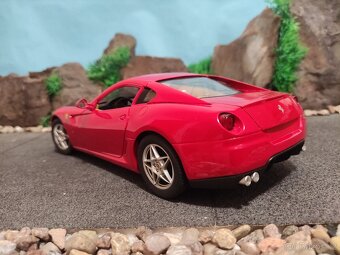 Prodám model 1:18 Ferrari 599GTB - 5