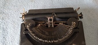 Psací stroj Remington Portable - 5