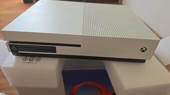 Xbox One S - 5