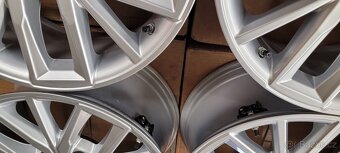 Suzuki Swace ,17' alu kola,silver,nové,tpms - 5