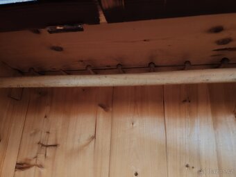 Prodám starožitné skříně šatní a prádelník - 5