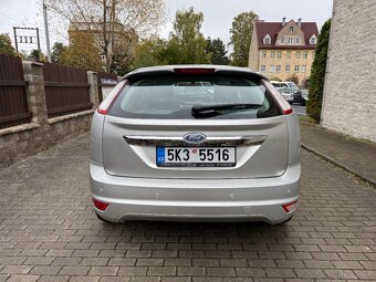 FORD FOCUS II 2,0i 107kW GHIA KŮŽE,STK,HATCHBACK - 5