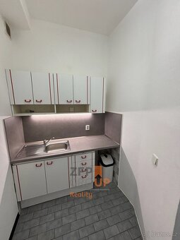 Pronájem kanceláře o rozloze 42 m2, ulice Národních hrdinů, - 5
