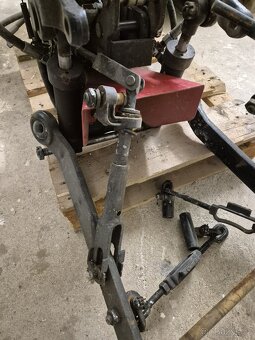 Přední 3 bodový hydraulický závěs na Belarus 320.4 - 5