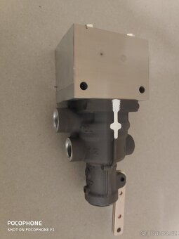 Brzdový ventil přívěsu John Deere - 5