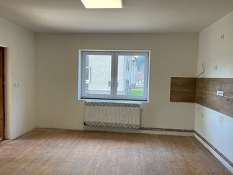 RD se zahradou v Karolince - 5