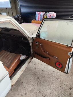 Mercedes Benz W115 - 5