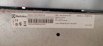 Prodám elektrický sporák Eletrolux  s grilem 220v - 5