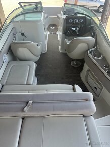 Laminátová sportovní loď SeaRay 240 Sundeck - 5