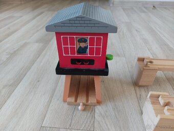 Dřevěné vláčky, domeček, mosty, koleje, jako Ikea Lillabo - 5