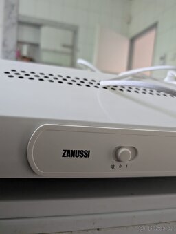 Plynový sporák MORA, digestoř Zanussi - 5