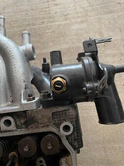 Hlava motoru felicia 1.3 bmm, sani, svody - 5