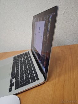 Macbook Air 13 palců M1 chip 8 GB RAM 256 SSD - 5