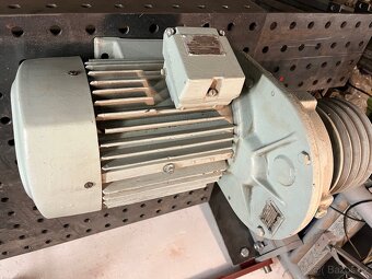 Elektromotor s převodovku - 5