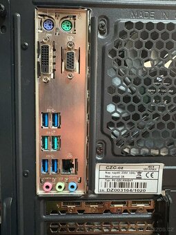 Herní PC se dvěma monitory - 5