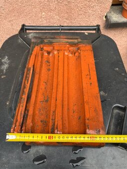 Střešní pálené tašky cca 500ks + hrebenace - 5