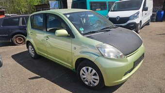 Daihatsu Sirion 1.0 - 5