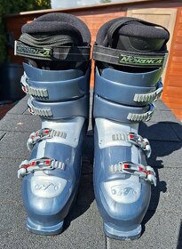 Sjezdové lyže Atomic s vázáním + boty Nordica. - 5
