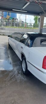 Lincoln Town Car - 5