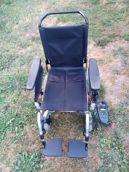Prodám elektrický invalidní vozík funkční - 5