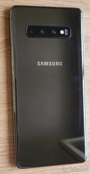 Mobilní telefon Samsung S10+ 1TB a 6 krytů - 5