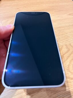 Prodám Apple iPhone 12, bílý 128GB - 5