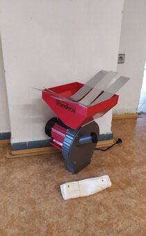 Kladivkový šrotovnik na obilii - 5