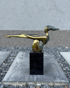 Moderní leštěná bronzová socha Žena luxusní dekorace mramor - 5