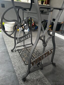 Stul ze siciho stroje s kamennou deskou - 5