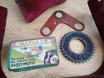 Prodám náhradní díly na motocykl JAWA 550 pařez a jawa 555 - 5