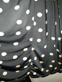 Dámské letní šaty s puntíky a hlubokym vystrihem vel. 38 - 5