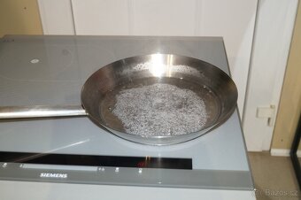 Sklokeramická indukční varná deska Siemens HMIP40C - 5