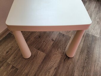 Ikea dětský set - stůl a 2 růžové židle - 5