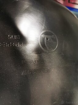 Levý Přední podběh Octavia - originál - 5