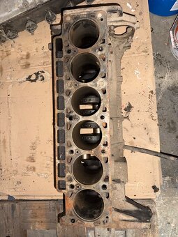 Blok motoru BMW e32 - 5