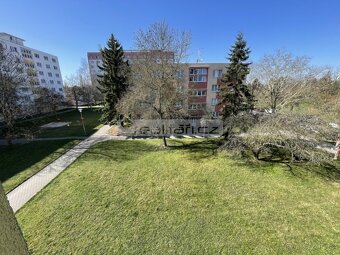Pronájem bytu 2+kk s vybavením a po kompletní rekonstrukci v - 5