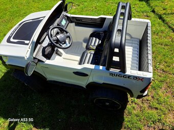 Dětské elektrické autíčko - 5