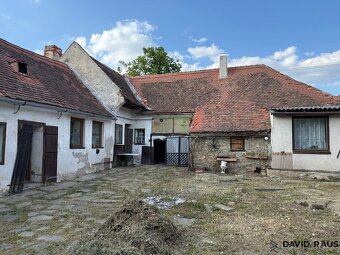 Prodej rodinné usedlosti s pozemkem (1707 m2), Lesná, okres - 5