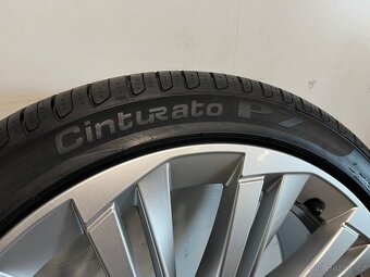 Superb R19 Originální letní sada z nového vozu - 5