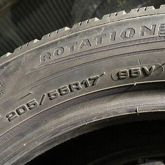 Zimní pneu 205/55 R17 98V Dunlop 5mm - 5