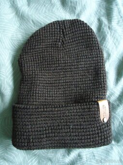 Zimní čepice nové, nenošené, nevhodný dárek, 2x - 5