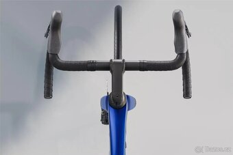 Zcela nové silniční kolo Trek Madone SL 5 Gen 8 - 5
