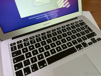 Apple MacBook Air 13" A1466 Silver 8/128 GB - 5