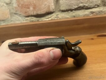 Historický revolver bulldog - 5