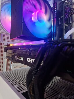 HERNÍ PC | RTX 4060 8GB, i5 14400F, 32GB RAM, 1TB SSD /bílá - 5