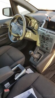 Opel Zafira 2010 - 5