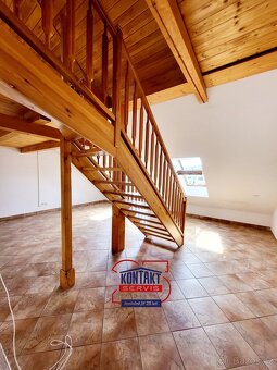Pronájem prostorného podkrovního bytu 2+kk, 60 m2, ulice J. - 5